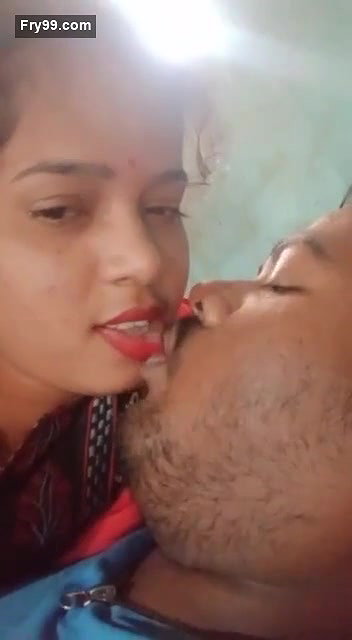 Desi village jija sali kiss