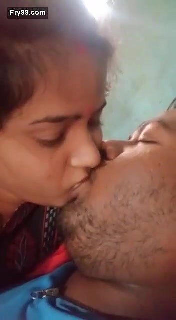 Desi village jija sali kiss