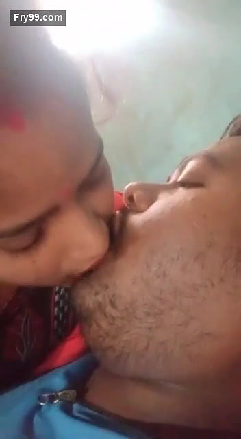 Desi village jija sali kiss