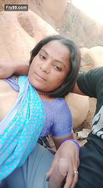 Villlage Cute Bhabhi handjob out door