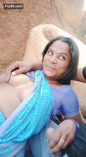 Villlage Cute Bhabhi handjob out door