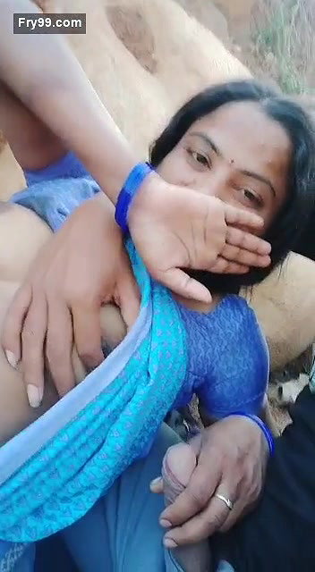 Villlage Cute Bhabhi handjob out door