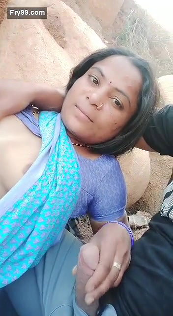 Villlage Cute Bhabhi handjob out door