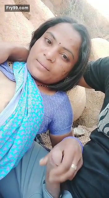 Villlage Cute Bhabhi handjob out door