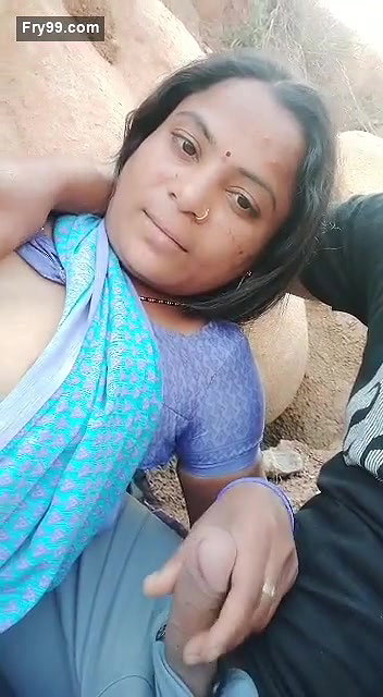 Villlage Cute Bhabhi handjob out door