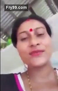 NEPALI BHABHI SHOWING OFF HER PUSSY