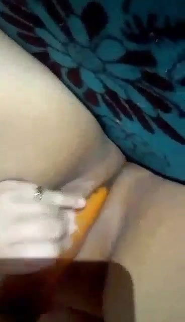 Hot BG girl play carrot