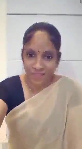 Tamil cute aunty showing pussy
