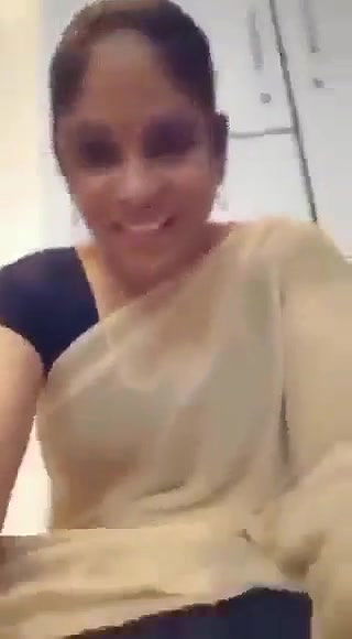 Tamil cute aunty showing pussy
