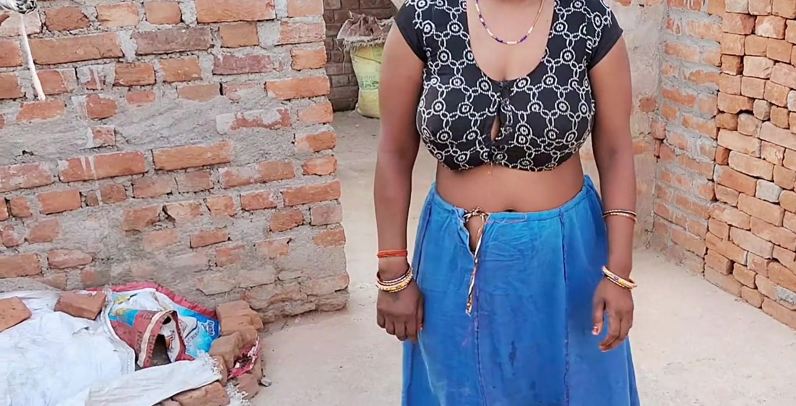 Beautiful housewife pissing and fingering her cremei pussy