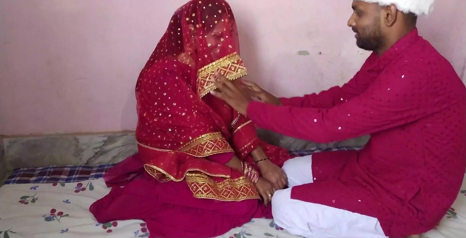Up Coming Desi Muslim Couple Suhagraat Chudai Video