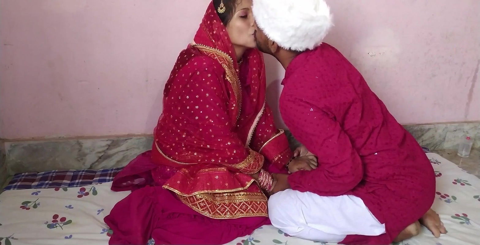 Up Coming Desi Muslim Couple Suhagraat Chudai Video