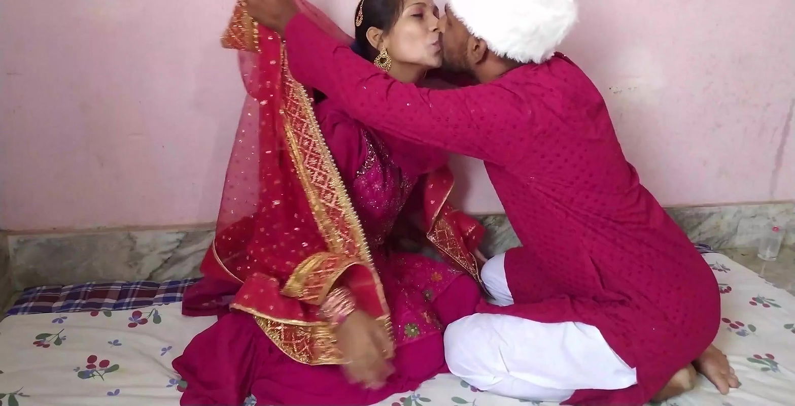 Up Coming Desi Muslim Couple Suhagraat Chudai Video
