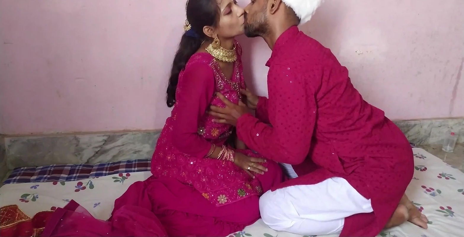Up Coming Desi Muslim Couple Suhagraat Chudai Video