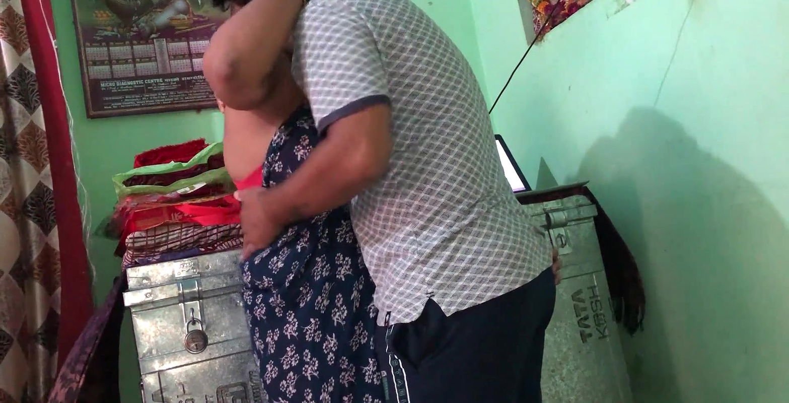 Jawan Aunty Apne Bhatije se Chudwayi