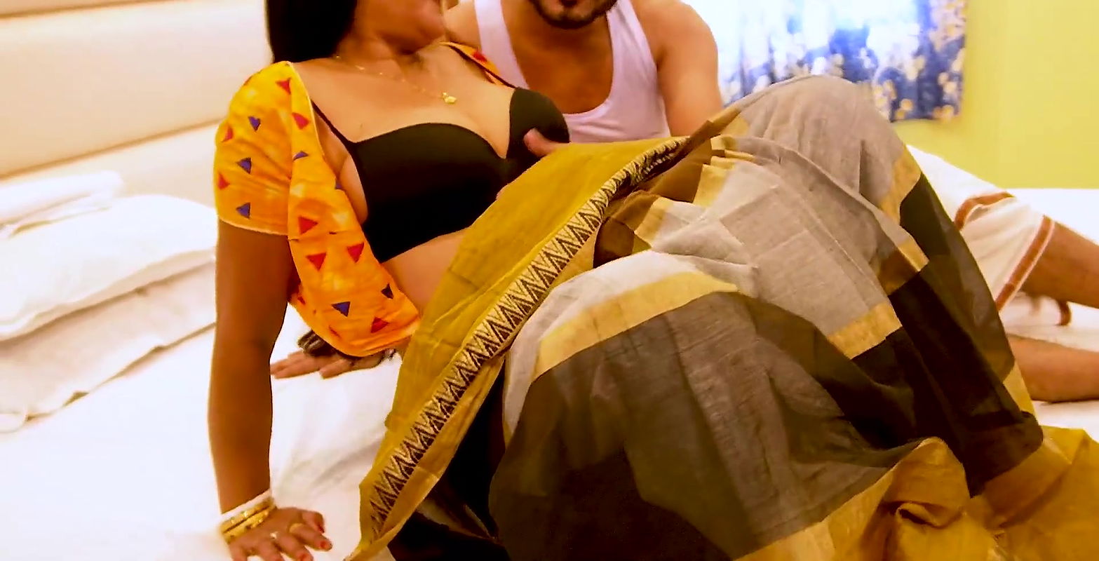 MIDDLE AGE SEXY COUPLE DOING FUN HARDLY IN HIS ROOM