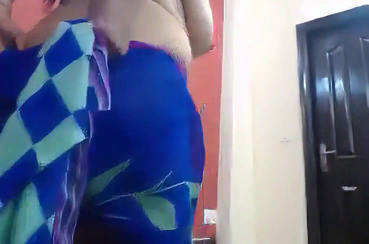 sexy horny aunty show boobs and ass on cam