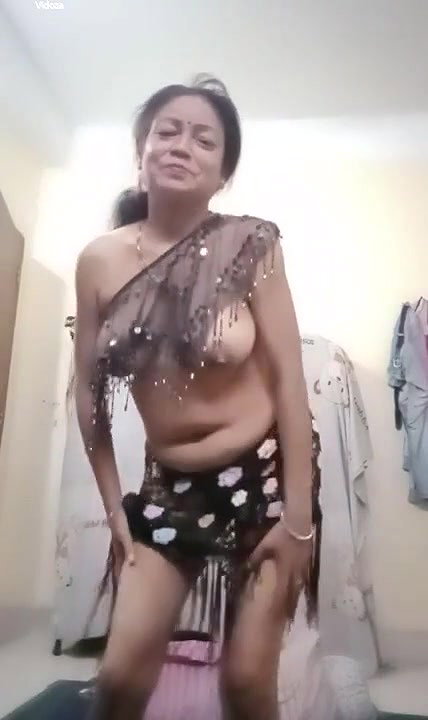 Assamese Bhabhi Shows Her Boobs and Pussy