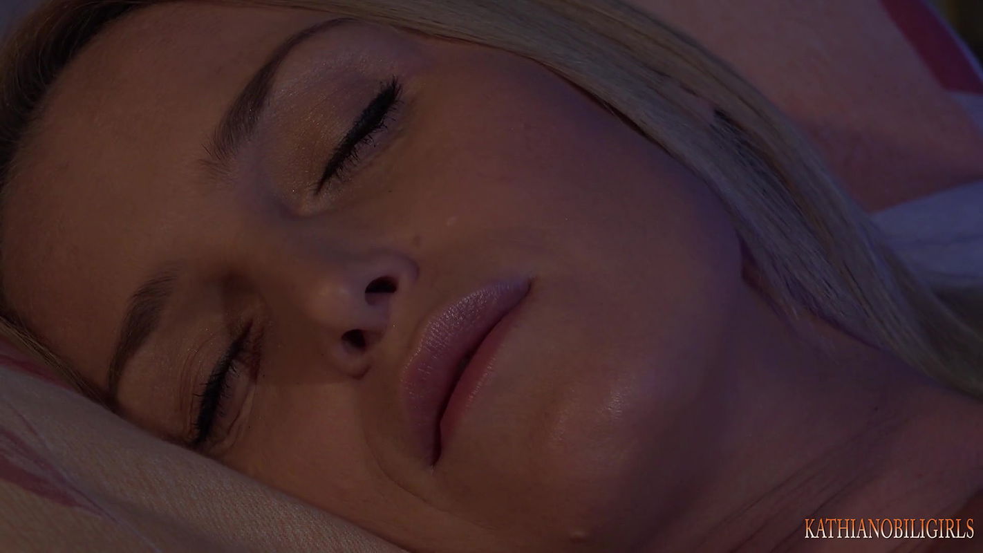 Kathia Nobili – Surprise mommy at the night with your hard cock