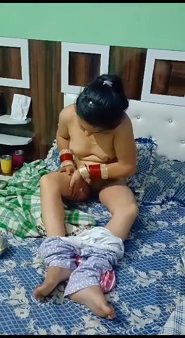 Sexy bhabhi nude recorded by lover