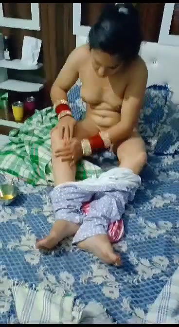 Sexy bhabhi nude recorded by lover