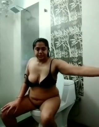 Sexy Bhabi Bathroom Show