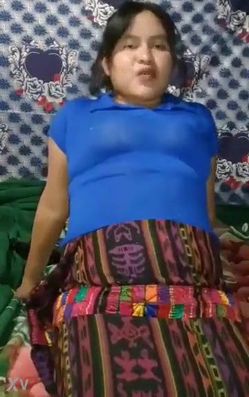 Chapina se muestra para su marido