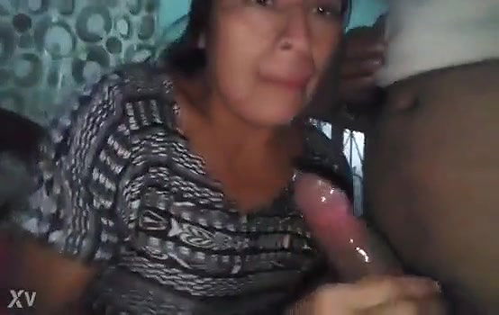 Chapina de corte mamando 2