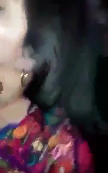 Chapina de corte de Quiché caliente hace una buena mamada y luego la ponen en cuatro para cogerla como ella quiere