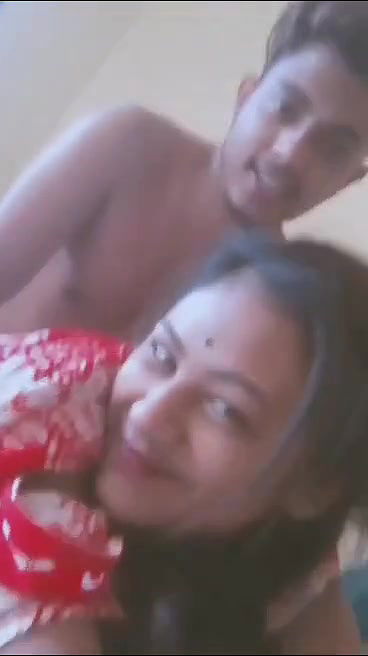 Desi girl fucked from behin Desi girl fucked from behindd