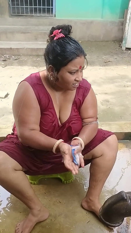 Bengali sexy village aunty bath video – 1