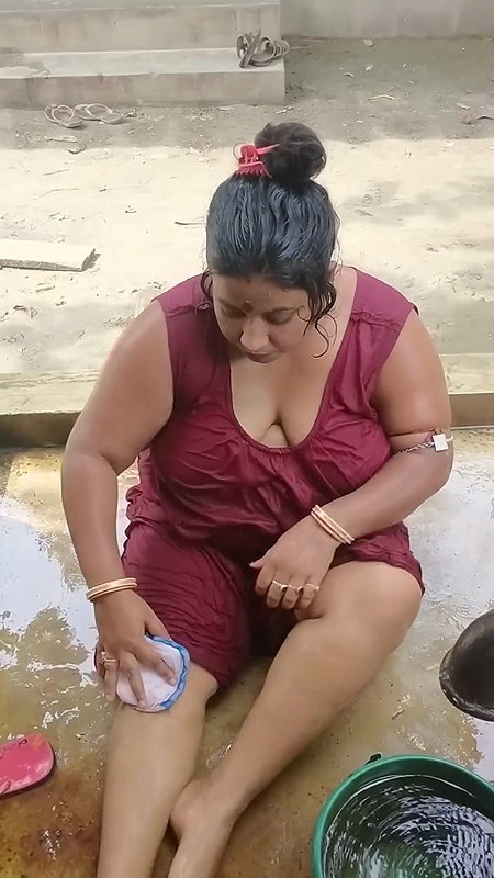 Bengali sexy village aunty bath video – 1