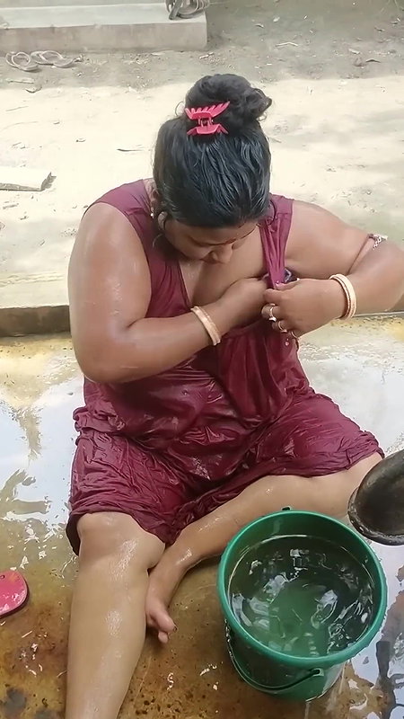 Bengali sexy village aunty bath video – 1