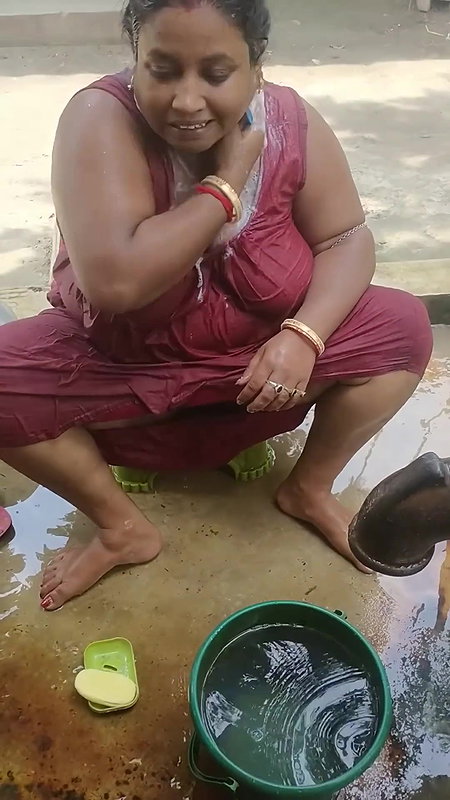 Bengali sexy village aunty bath video – 3