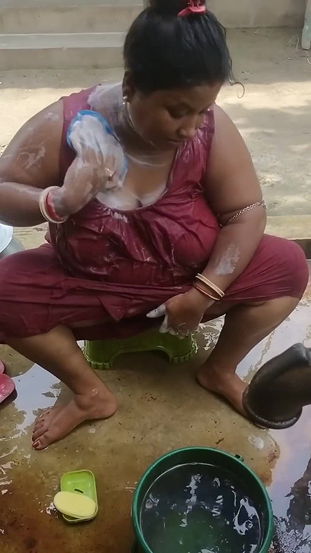 Bengali sexy village aunty bath video – 3