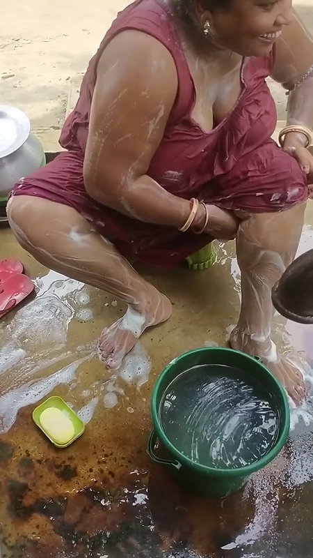 Bengali sexy village aunty bath video – 3