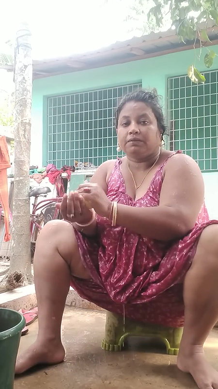 Bengali sexy village aunty bath video – 4