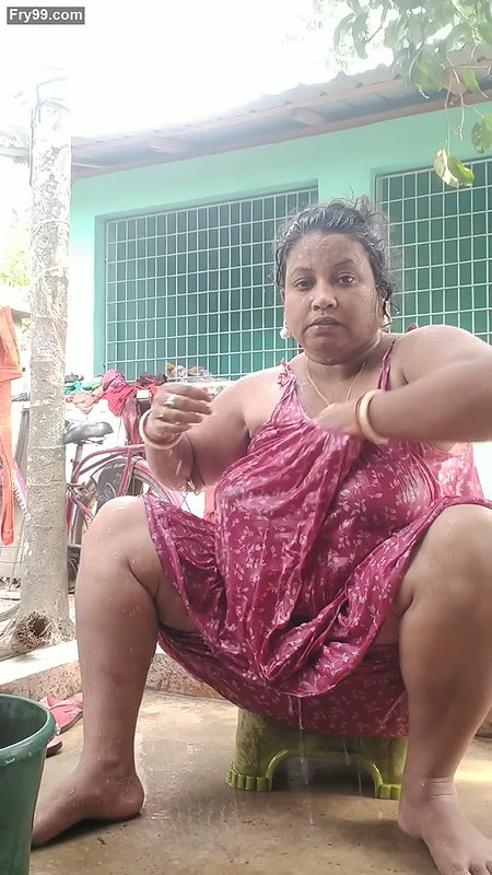 Bengali sexy village aunty bath video – 4