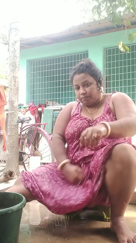 Bengali sexy village aunty bath video – 4