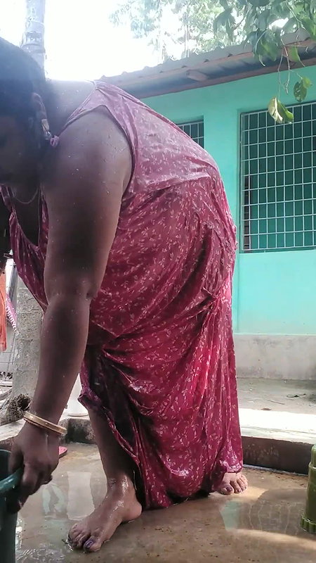 Bengali sexy village aunty bath video – 4