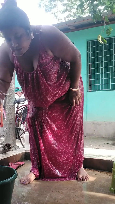 Bengali sexy village aunty bath video – 4