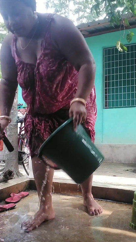 Bengali sexy village aunty bath video – 4