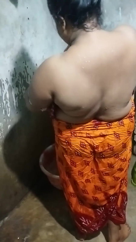Bengali sexy village aunty bath video – 5