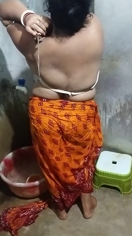 Bengali sexy village aunty bath video – 5