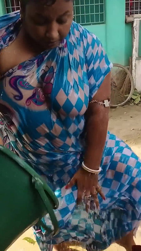 Bengali sexy village aunty bath video – 6