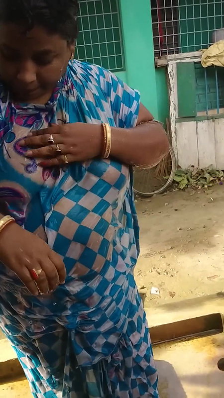 Bengali sexy village aunty bath video – 6