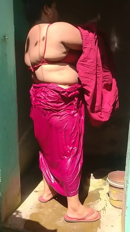 Bengali sexy village aunty bath video – 7