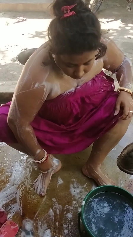 Bengali sexy village aunty bath video – 7