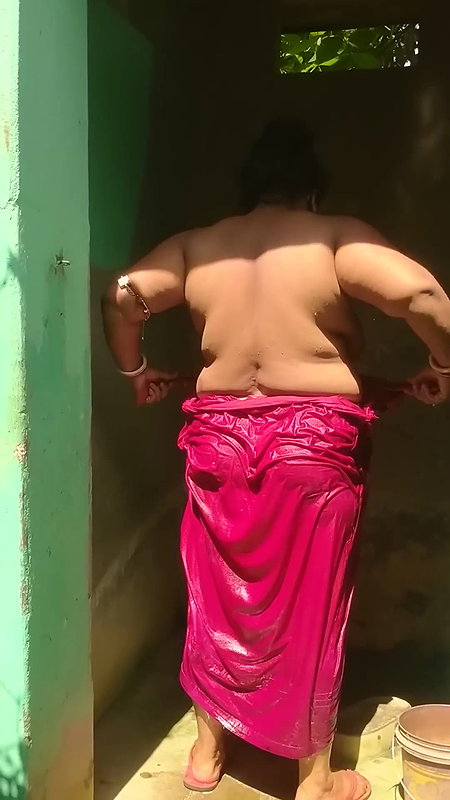 Bengali sexy village aunty bath video – 7