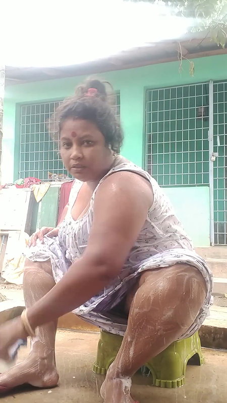 Bengali sexy village aunty bath video – 8